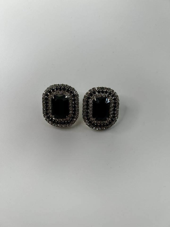 Vintage Silver Tone Crystal Black Clear Rhinestones Clip On Earrings product image (2)