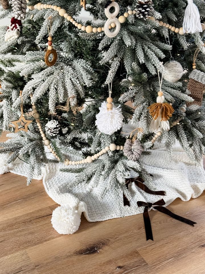 Holiday Weave Tree Skirt Crochet Pattern product image (1)