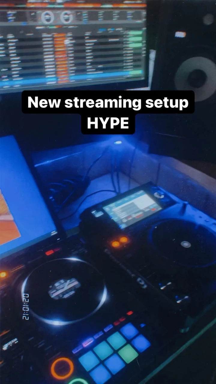 I’m almost finished with the new #streaming setup! Next stream tomorrow around 7pm CEST! 🥳 #techno #twitch #vrchat