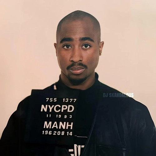 Unbelievable photos! It's 2024 and I am still seeing new 2Pac photos for the first time. These particular photos was from whe...