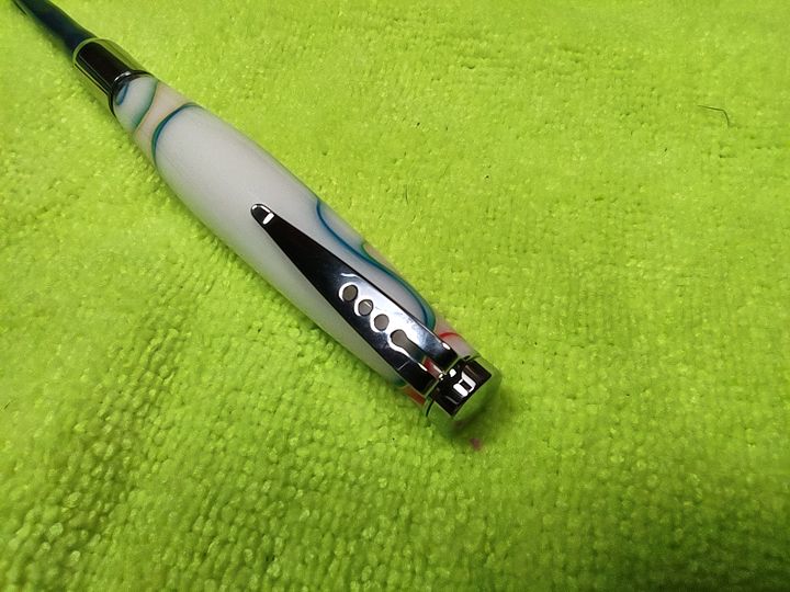 Hooked on Style: Interchangeable Crochet Hook Set with Yarn-Swirled Acrylic Handle product image (2)
