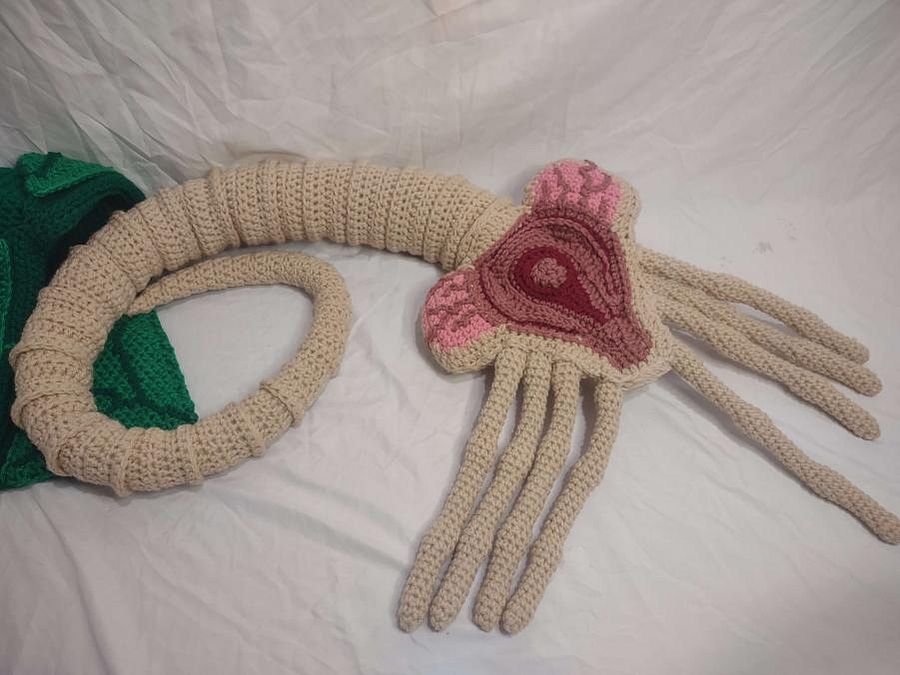 Facehugger Plushy WITH OVOMORPH(egg) product image (4)