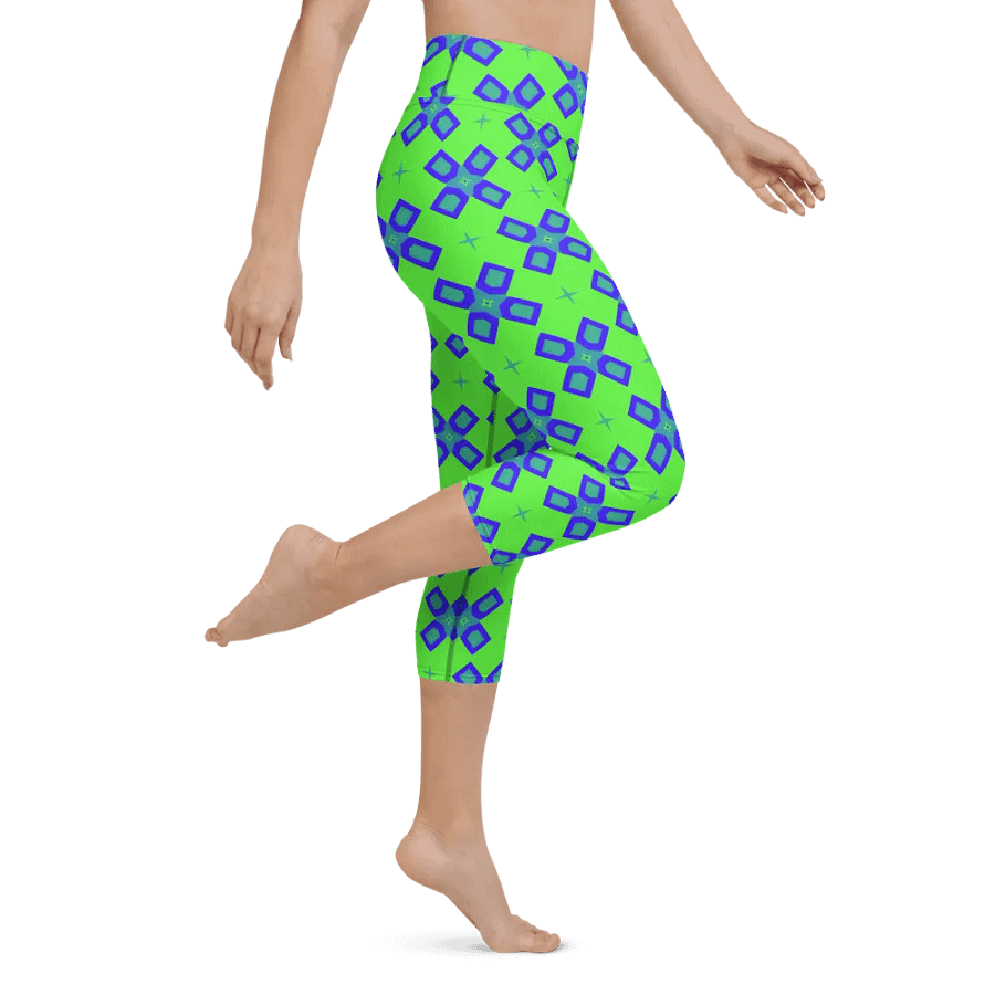 Geometric Groove Capri Leggings product image (4)