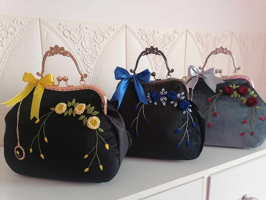 Velvet vintage handbag product image (3)
