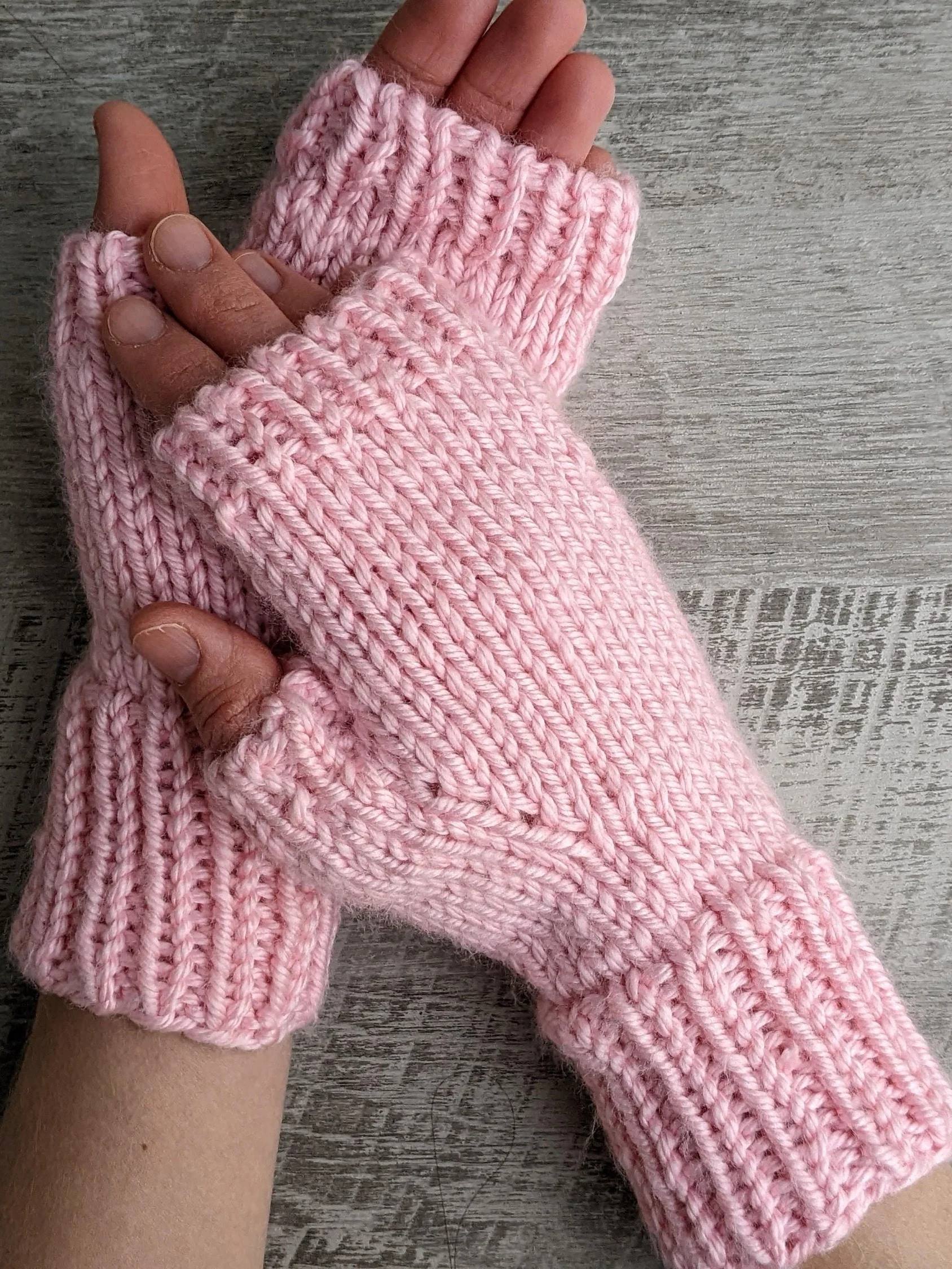 Chunky Knit Fingerless Gloves Pattern product image (4)
