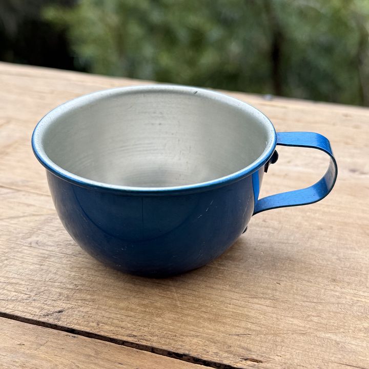 🎎 Blue aluminum kindergarten milk cup – Japan Antique Roadshow product image (1)