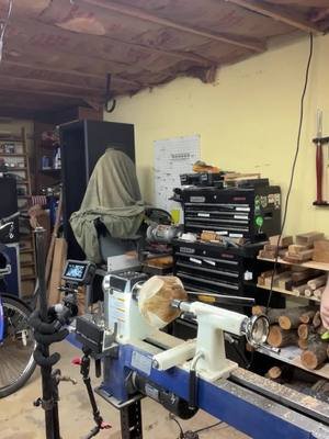 Spent more time adjusting the stream camera than actually turning wood. Up, down, side angle, bird’s eye, reverse elbow cam? Who knows what the best view is. All I want is for y’all to see the shavings fly and not just my elbow. Woodturning meets Hollywood… kinda. #woodturningstream #camangles #streamsetupstruggles #lathelife #behindthestream