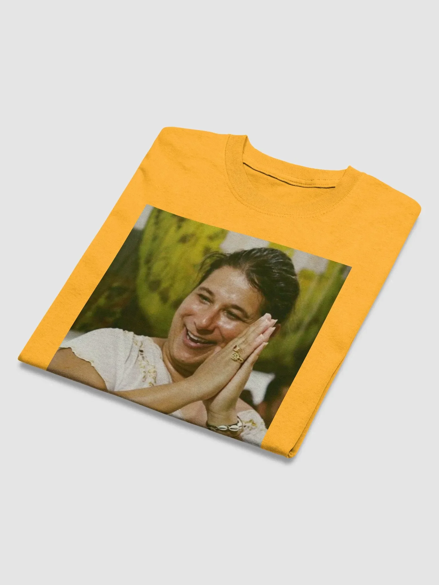 Um Sacerdote feliz faz um Axé feliz product image (5)