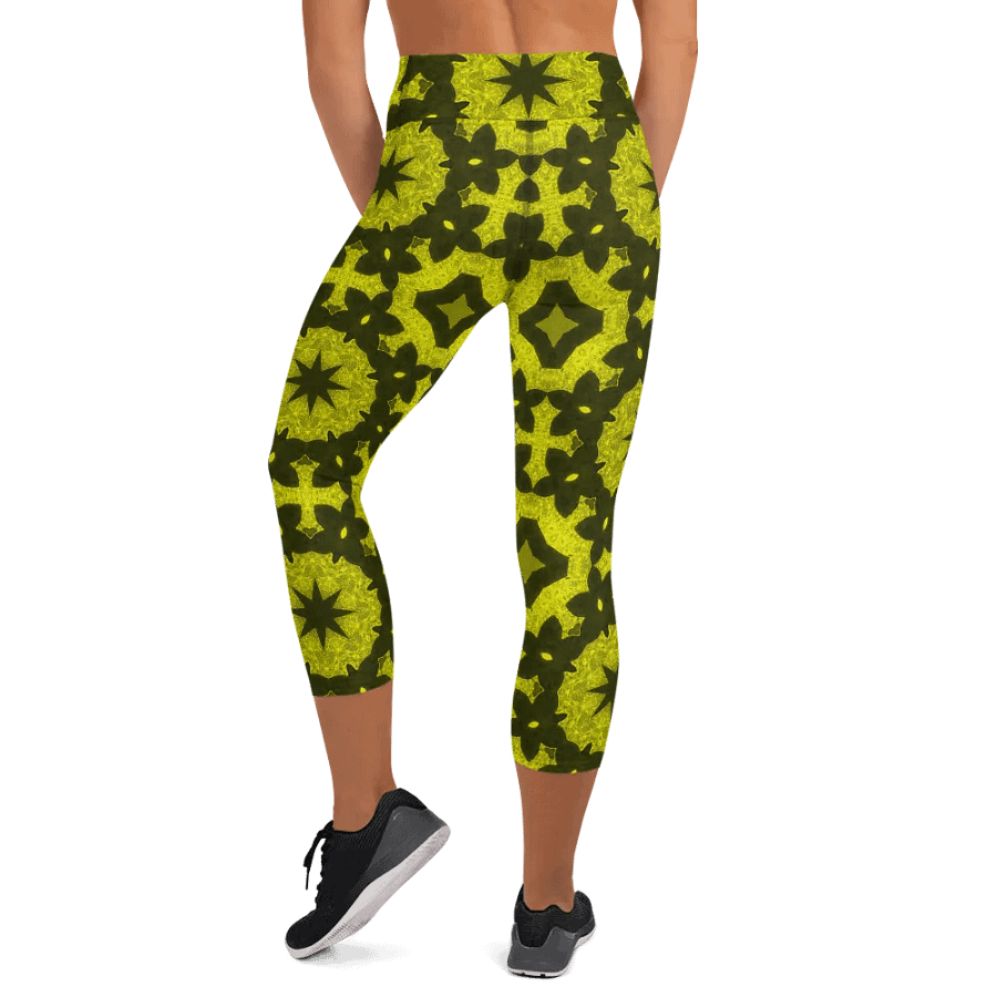 Mandala Octagon Capri Leggings product image (4)