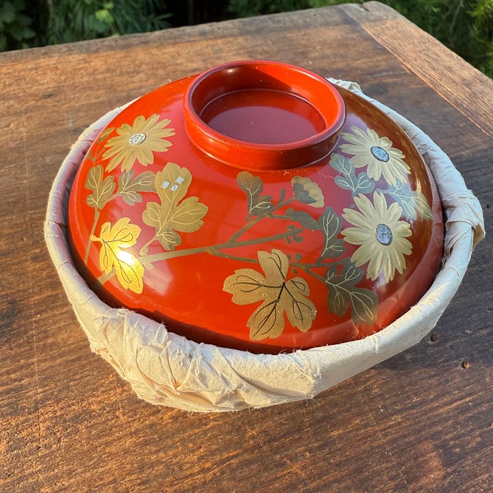 🎎 Japanese Lacquered Owan Bowl with Stylized Floral Motif – Japan Antique Roadshow product image (1)