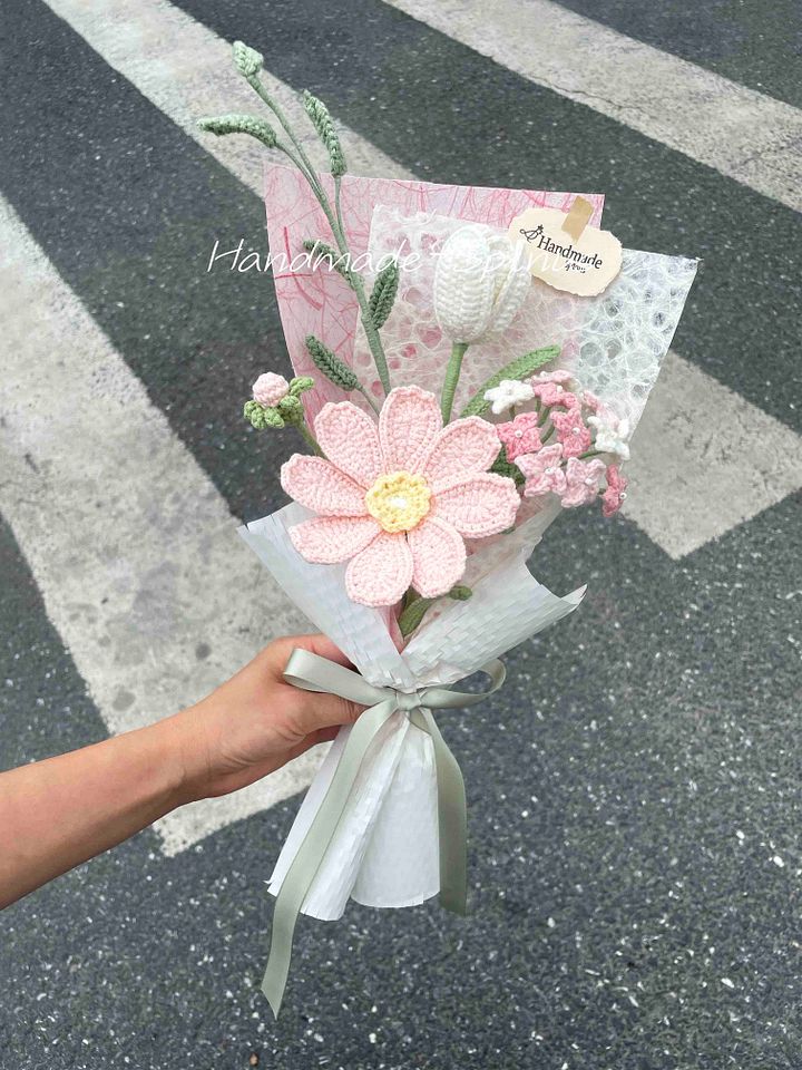 Floral Imprint Crochet Knit Bouquet product image (1)