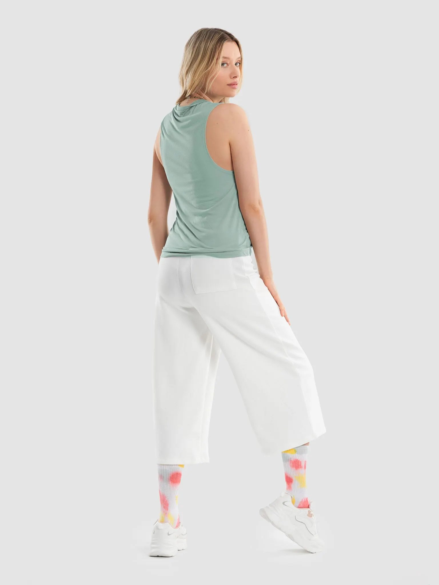 You trying to stand between me and my coffee Women's Flowy Muscle Tank product image (34)