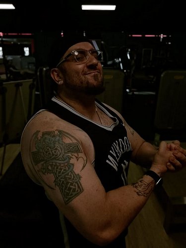 s t r o n g a g a I n 

things might be brutal at the moment but at least I'm stronger than two wild horses.

somebody please...