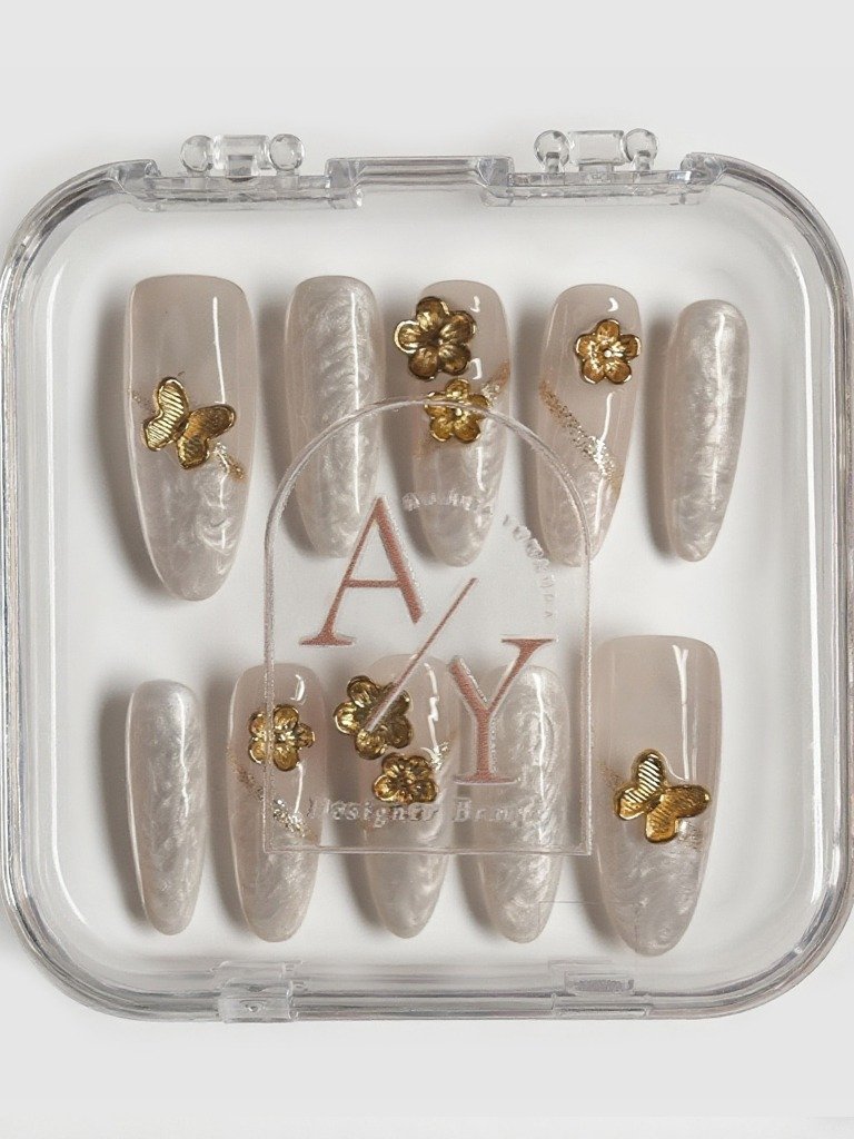 Gold and Pearly Elegance product image (1)