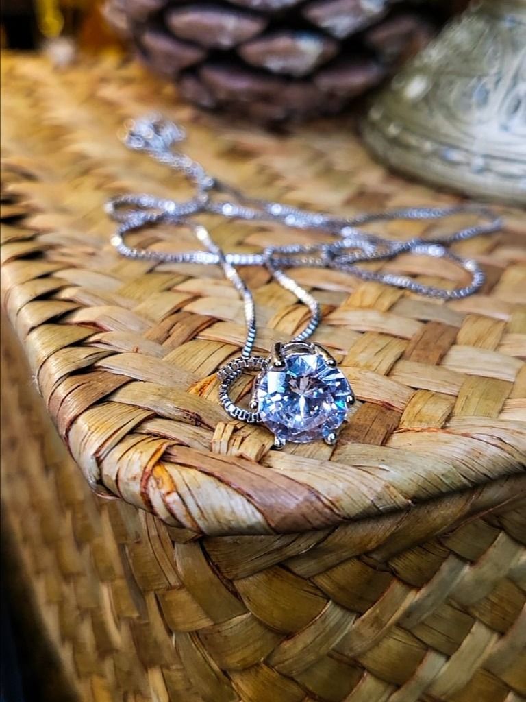 The Armored Kingdom Enchanted Radiance Pendant Necklace product image (1)