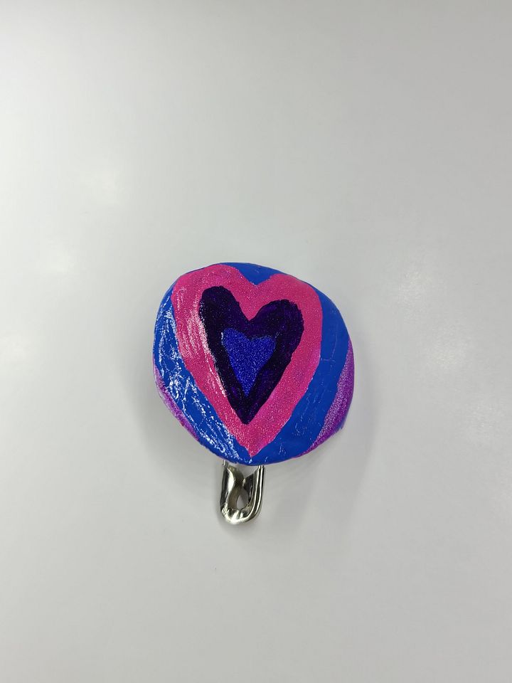 bi pride heart bottle cap pin product image (1)