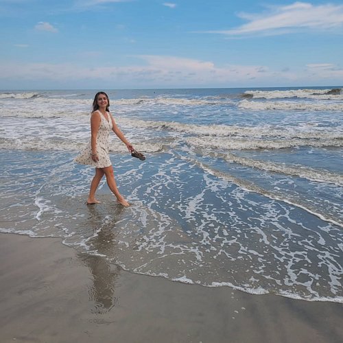 Take me back to the beach💛☀️

#beach #beachvibes #summervibes #summer #southcarolina #roadtrip #nature #streamer #streamergirl