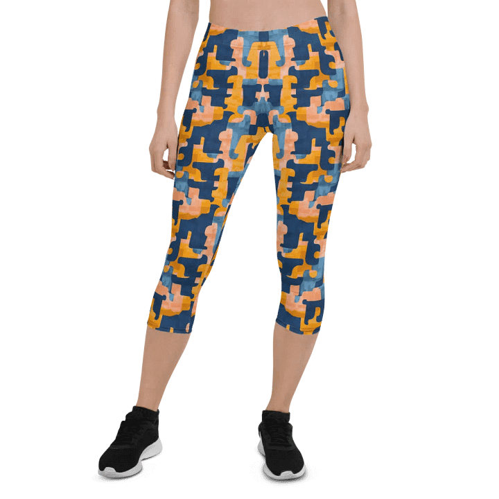 Flowing Shapes | Capri Leggings product image (1)