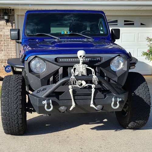 The Jeep is ready for Halloween!! 💀🍂🎃

#Jeep #jeepjl #jeepwrangler #jeeplife #jeepit #jeepnation #jeepoff #jeephalloween #jee...