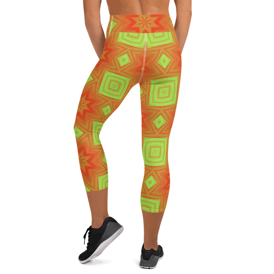 Graphic Gaze Capri Leggings product image (8)