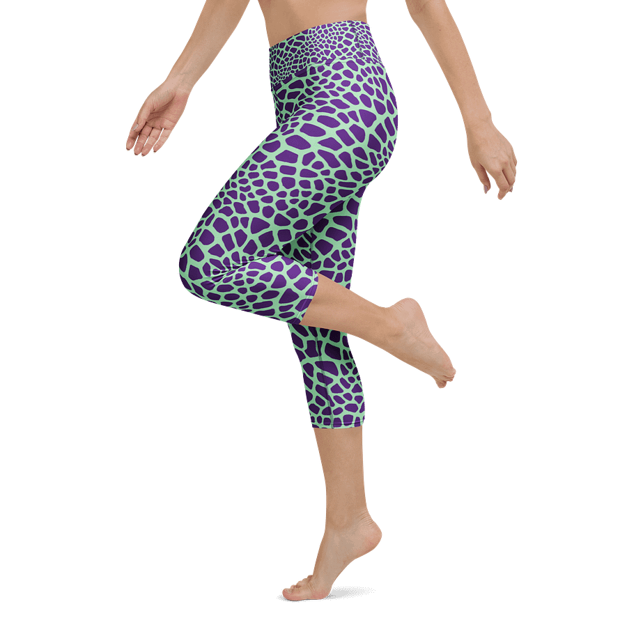 Green Giraffe Capri Leggings product image (5)