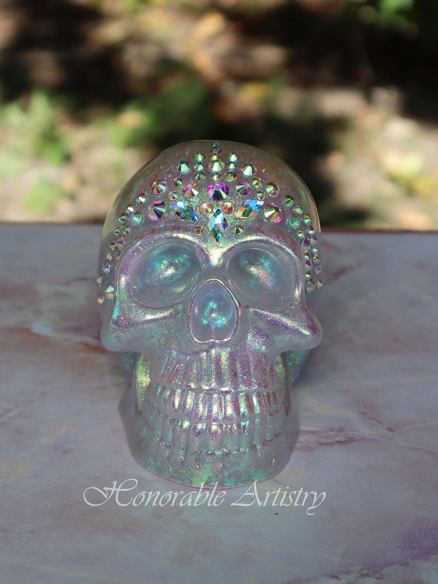 Opalescent-Pearlescent Rhinestone Resin Skull product image (4)