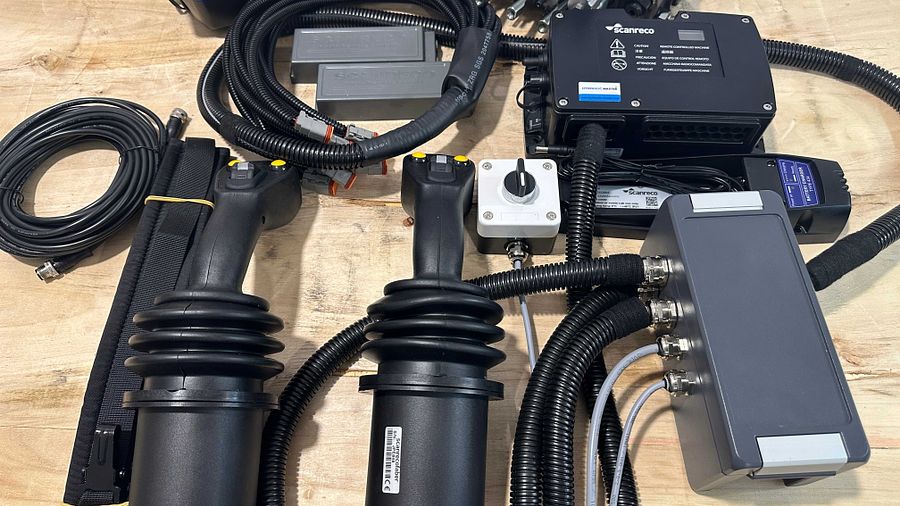 Radio Remote Scanreco RC400 6 functions + 2 JS Joysticks 6 functions PVG32 Danfoss DIN or AMP connectors Palfinger Hiab Fassi product image (2)