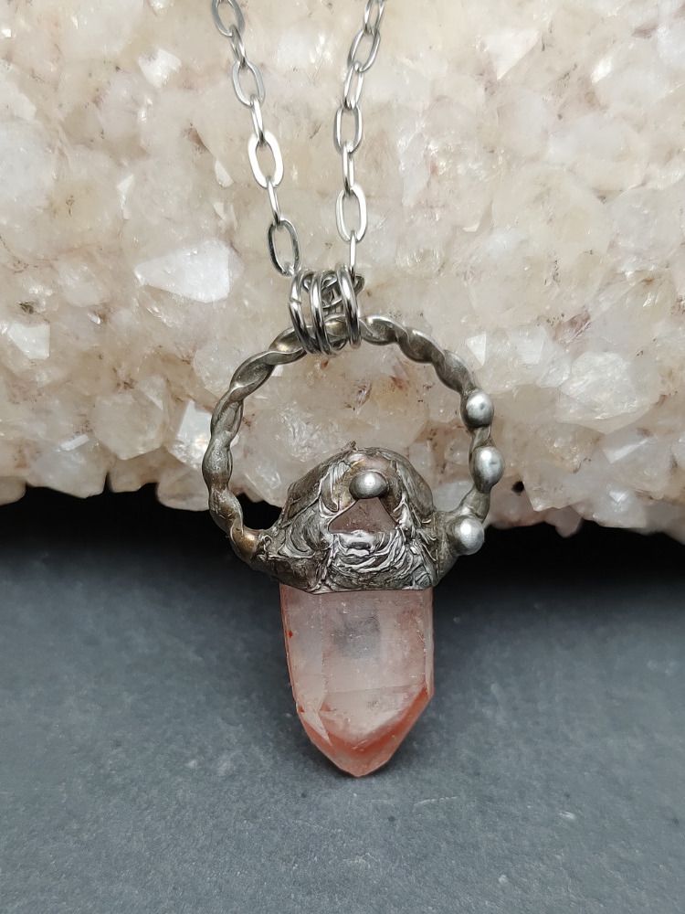 Sorcery Talisman - Blood Phantom QTZ product image (6)