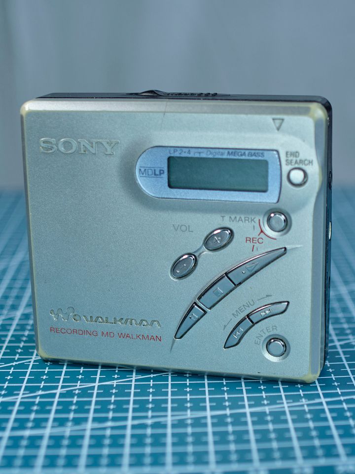 Sony MZ-R500 MiniDisc Player product image (1)