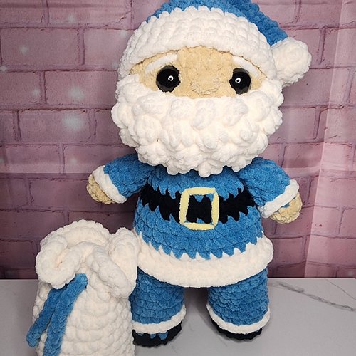 Happy pattern release day to @thecraftiloop 
Thank you so much for allowing me to test your Santa and Mrs. Claus patterns. Th...