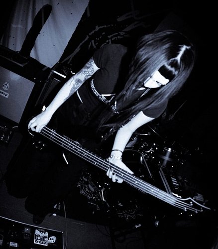 > tour - wk 1/5
> OKC 2nite
> rip dinosaur : (

> first pic - @emilykuzianphotos 

#goth #gothgoth #gothic #cyber #cybergoth ...