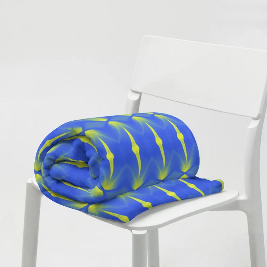 Bold & Bluetiful Vibrant Throw Blanket product image (7)