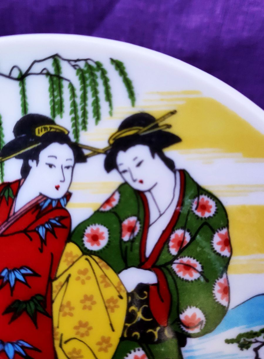 Prato pequeno com 3 gueixas, arte japonesa, paisagem asiática, decoração japonesa de secretária product image (6)