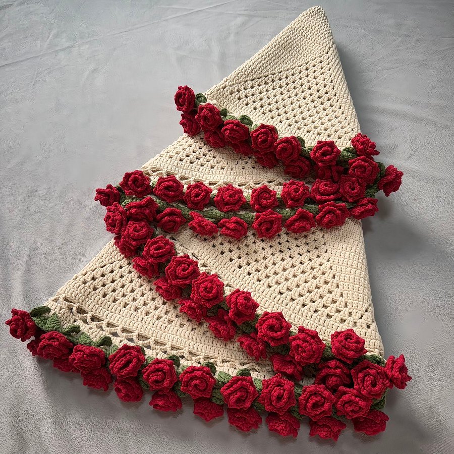 Crochet Rose Blanket | A Cozy Throw That Folds Into a Bouquet product image (4)