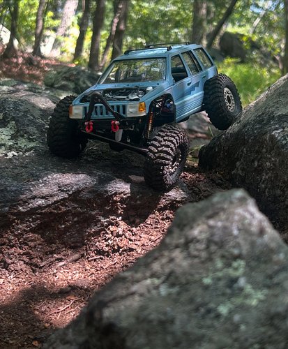 Trail beater kinda day. Don't look at the servo horn plz 🤮 #scx24 #rccrawler #cherokee #jeep