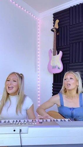 Calling ALL Swifties to THIS comment section 📣✨🩷 

What’s your favorite song from The Life Of A Showgirl (so far!?) 

#swifti...