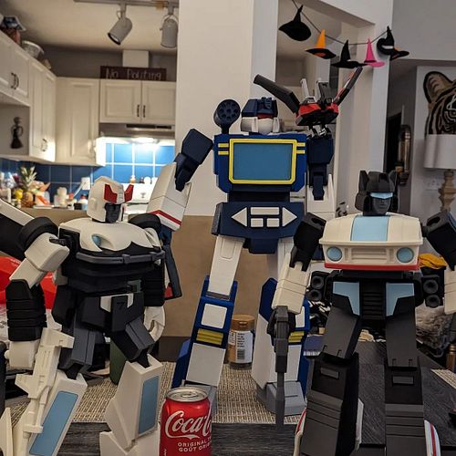 A happy customer with some fresh amazing 300%scale Transformers I 3d printed.  More to come!