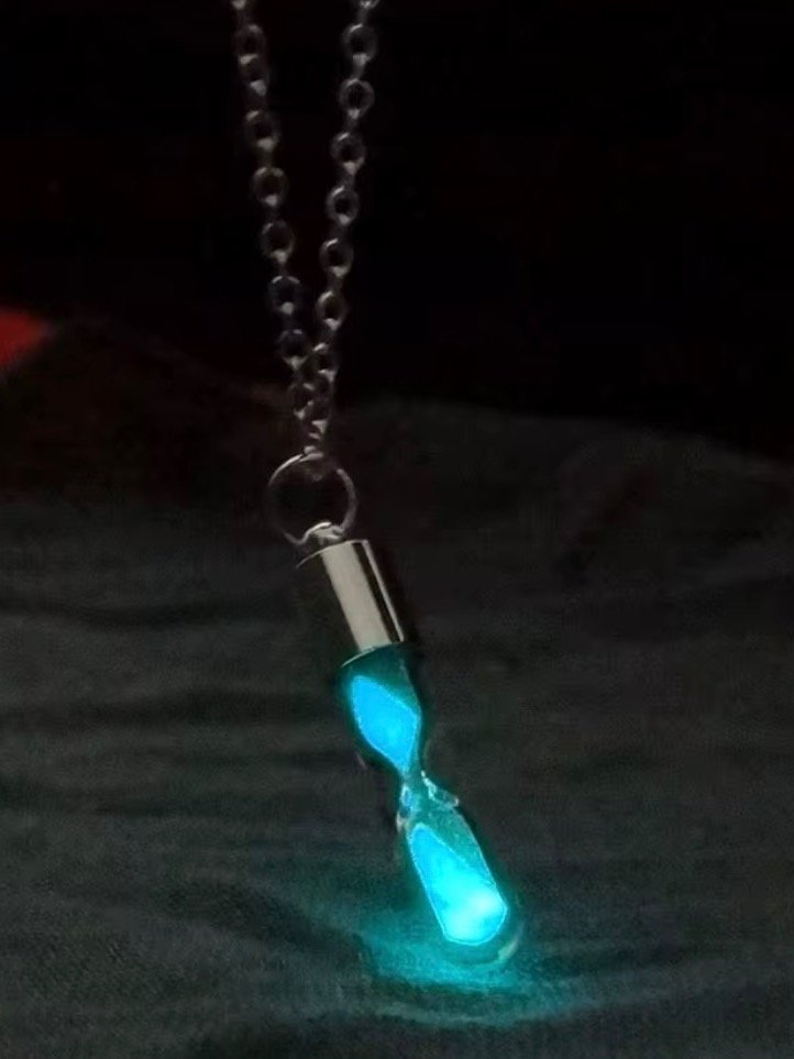 Kay’s Soul Hourglass Necklace [PRE-ORDER ONLY] product image (1)