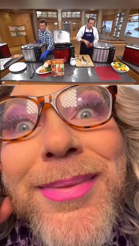 Robyns a size queen! 🍗