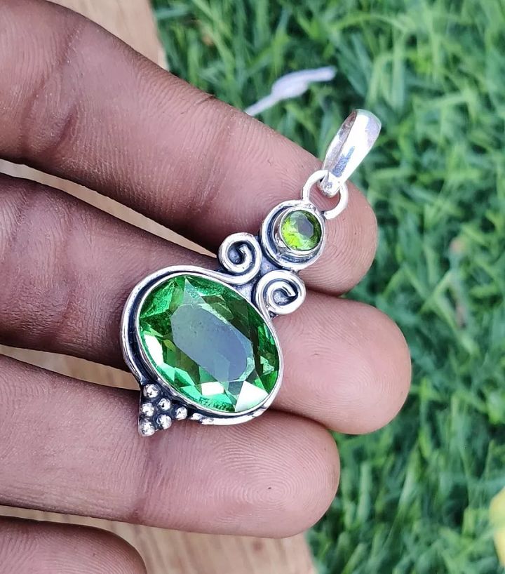 Peridot Pendant 925 Sterling Silver Beautiful Girls Neck Less Pendant MO5607 product image (1)