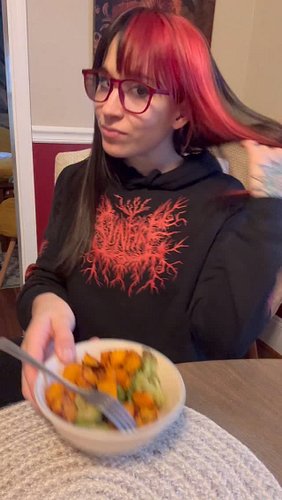 New merch drop🤘thank you @_boundbynight_ for wearing one of my hoodies 🫶 check out his art too🫶 #merch

sunfyremerch.com 

Dr...