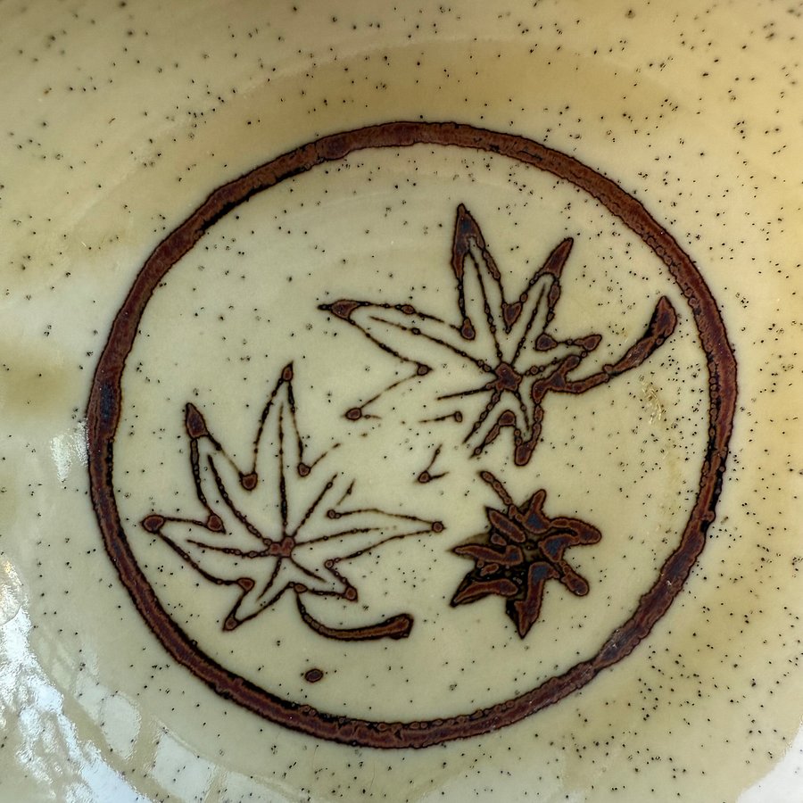 🎎 Japanese Ceramic Bowl with Momiji Maple Leaf Design – Everyday Useware – Japan Antique Roadshow product image (3)