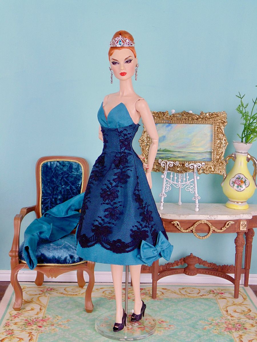 Reine sewing pattern for 12" fashion dolls product image (5)