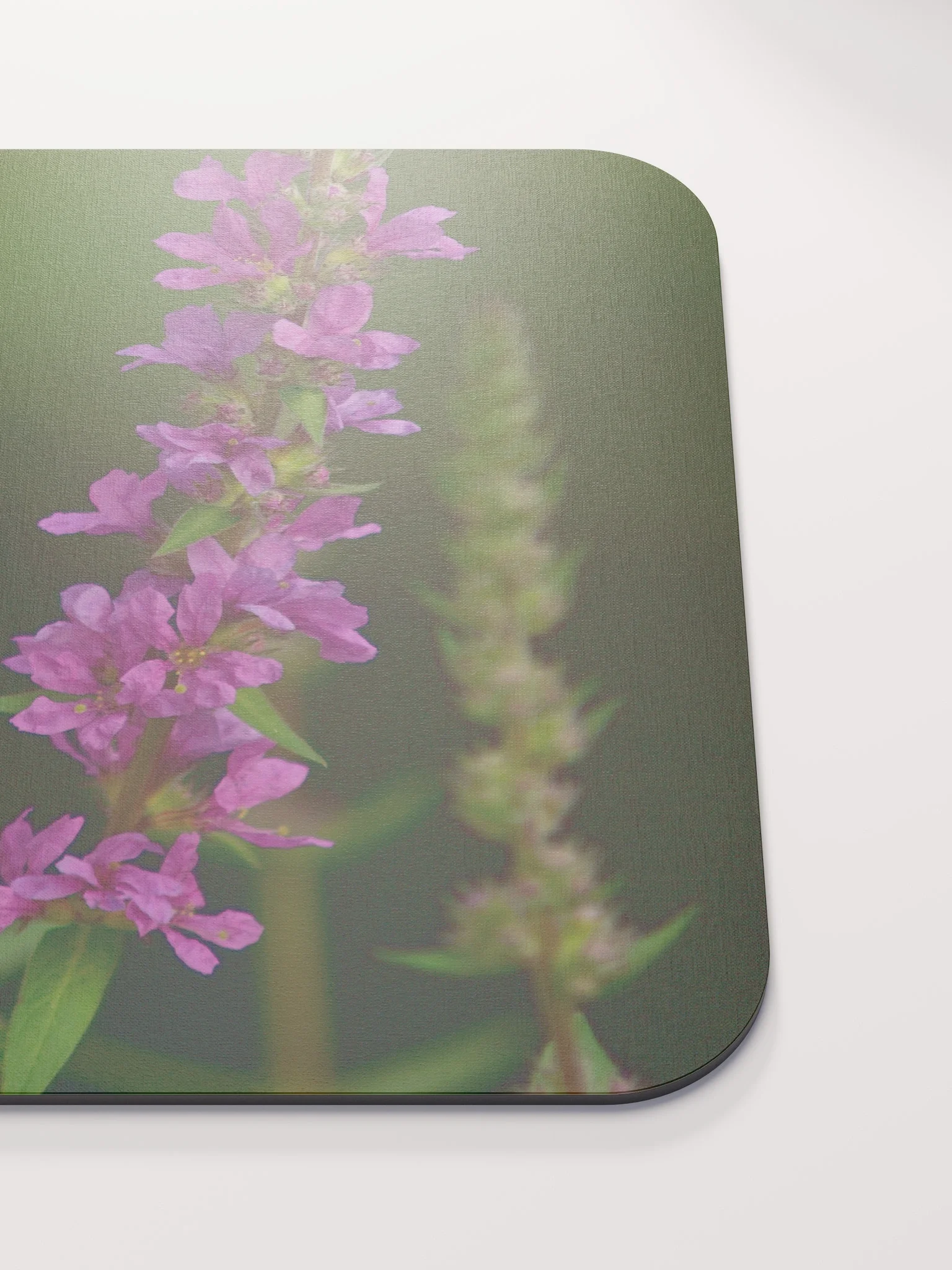 Mauspad - Violette Blüten vor dunklem Hintergrund product image (5)