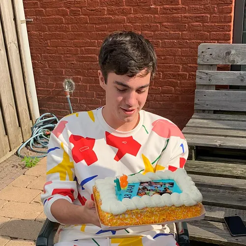 Fun Fact 🥸: Ik ben dus 18 jaar geleden geboren. 🥳👶🏻