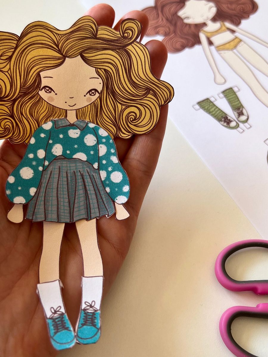 Printable Paper Dolls with Outfits to Dress Up product image (2)