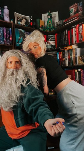 Hey… we’re just trying to review books over here… and look hot doin it. What can we say? 🤷‍♀️