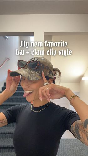 Catch me like this all summer 😎

It’s wash day and I wanted to try a claw clip *and* my favorite hat, it looks so cute! Let m...