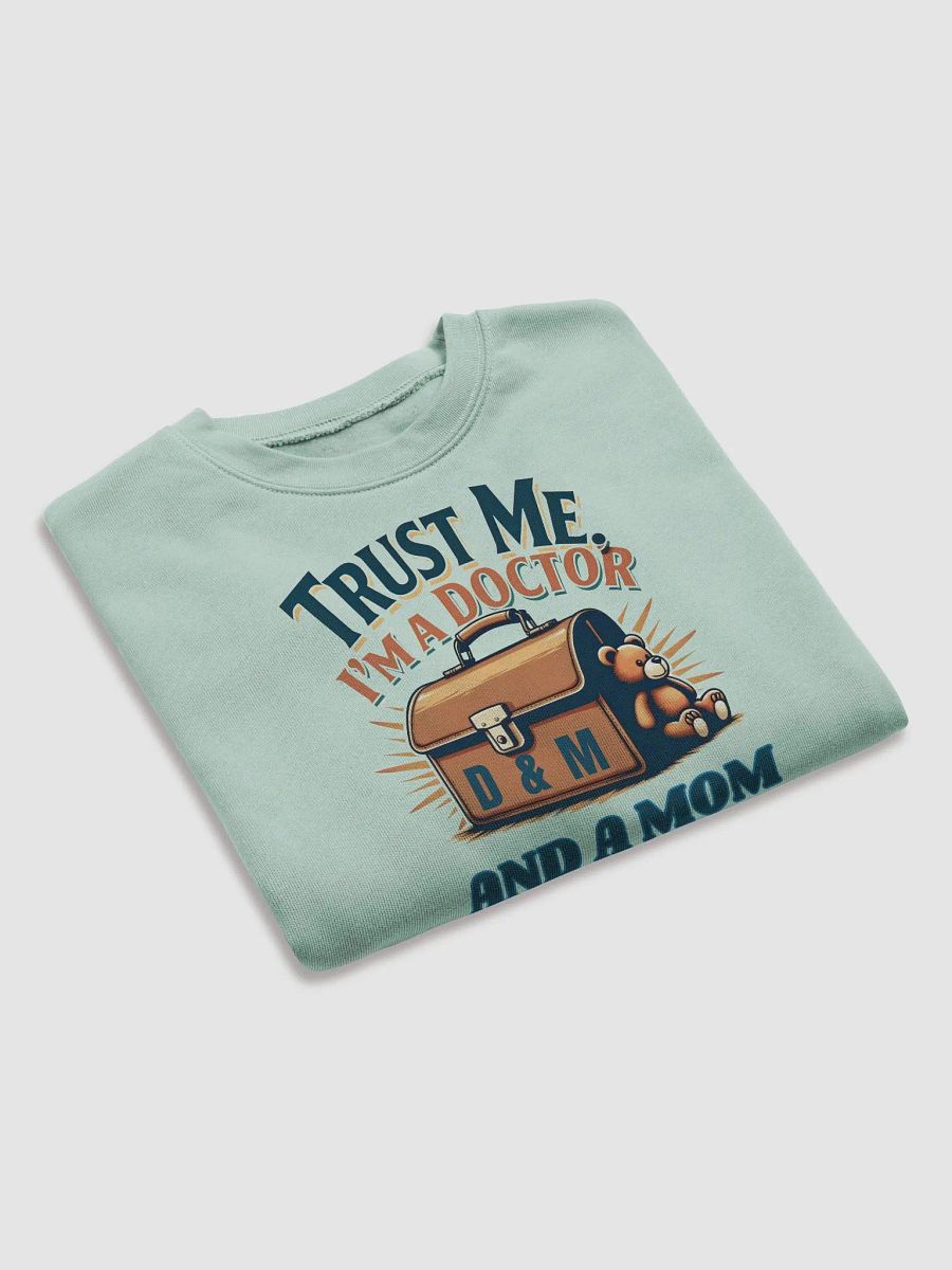 Doctor Mom Illustrated Crop Sweatshirt product image (20)