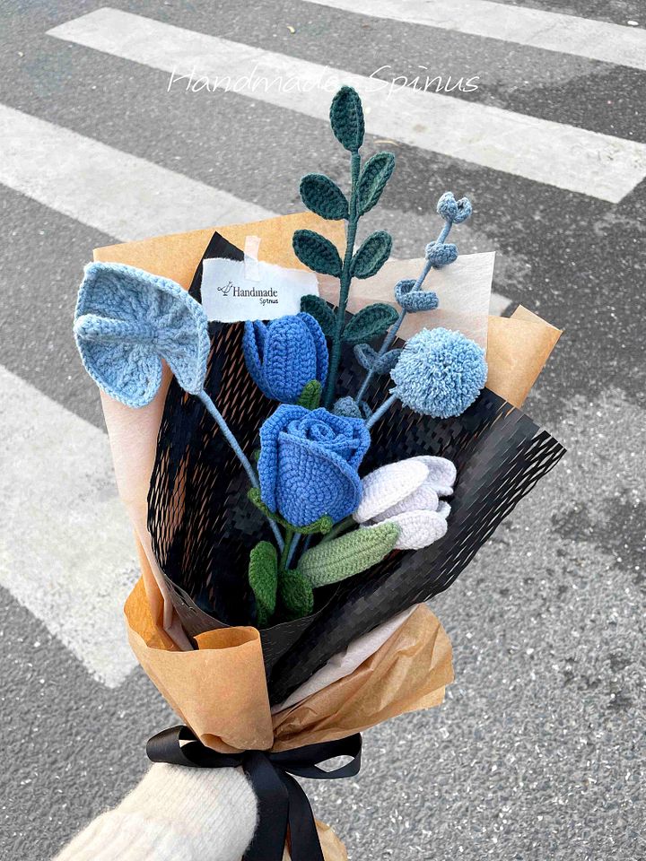 Greyblue Palm Crochet Knit Bouquet product image (1)
